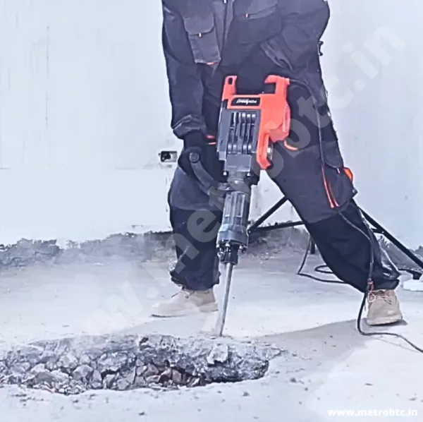 Powerbilt PBT-DH65-3100 | DEMOLITION HAMMER PH65 - 3100 Watts - Anti Vibration System - Metal BMC - Impact Rating of 95 Joules - Image 5